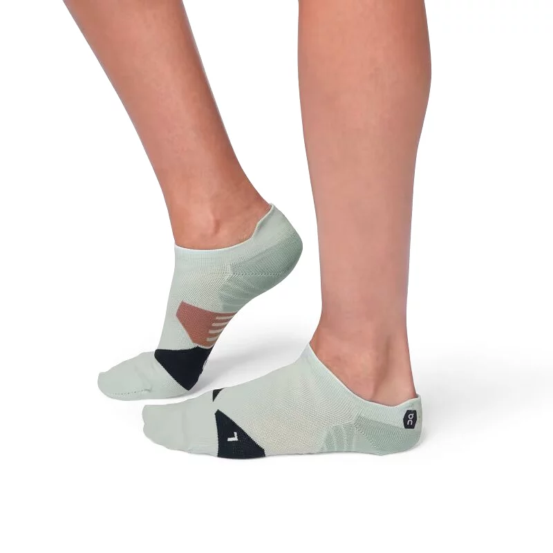 On Women's Low Running Sock - Grey/Midnight