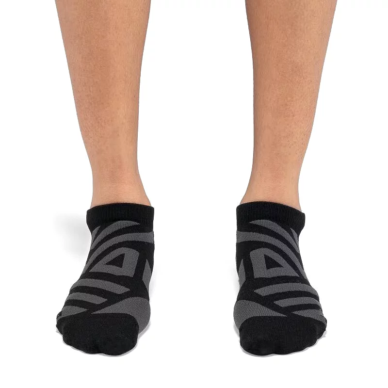 On Women's Performance Low Sock - Black/Shadow